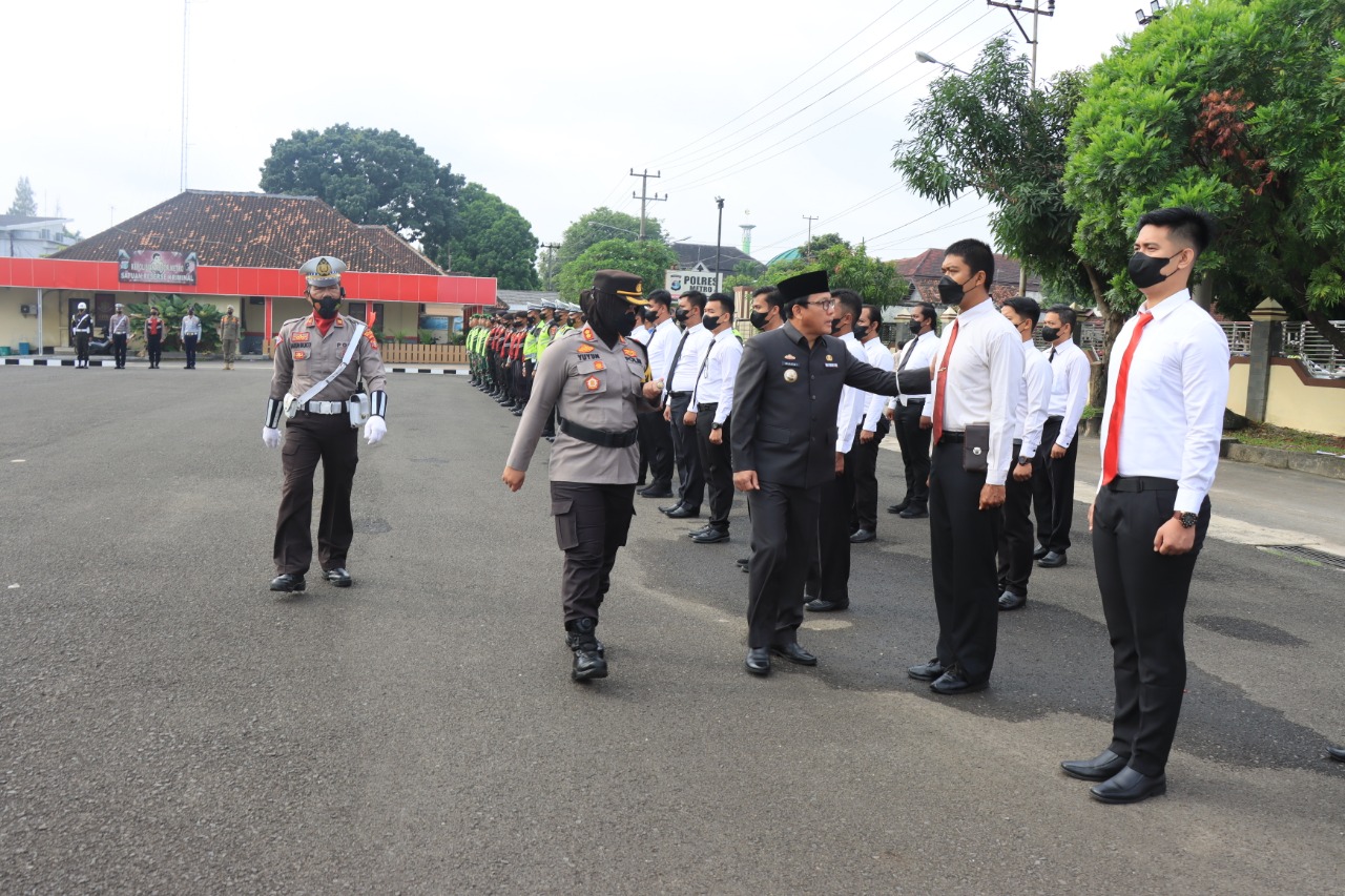 Polres Metro Melaksanakan Apel Gelar Pasukan Ops Lilin Krakatau 2022